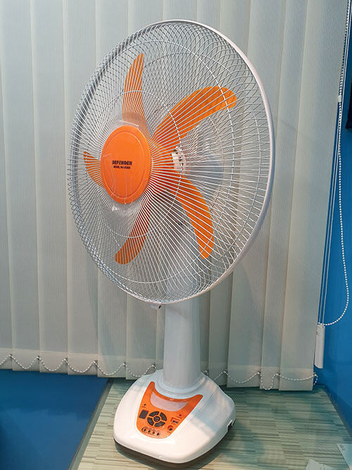 Rechargeable fan (With Digital Power Display) Defender/Kennede (18") 0038S  (Warranty 01 year Service Warranty 03 years)